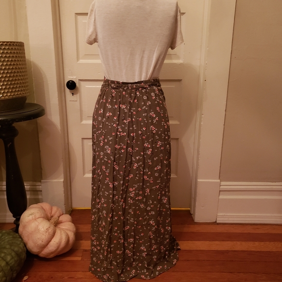 Green Slit Express Floral Maxi Skirt - Picture 4 of 8